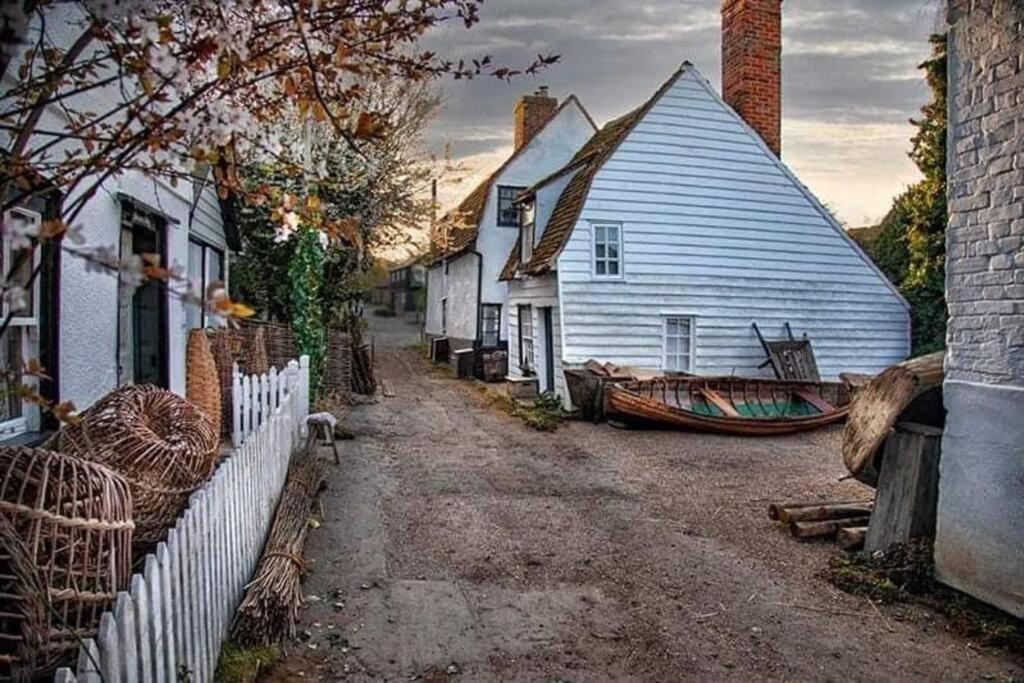 The Nutshell Villa West Mersea Exterior photo